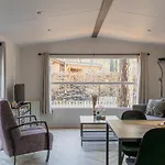 Met 3 Slaapkamers In Bosrijke Omgeving *