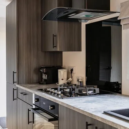 Met 3 Slaapkamers In Bosrijke Omgeving Holiday home *