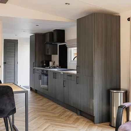 Met 3 Slaapkamers In Bosrijke Omgeving *
