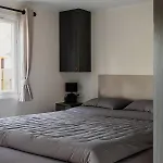 Met 3 Slaapkamers In Bosrijke Omgeving بيت للعطل