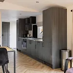 Met 3 Slaapkamers In Bosrijke Omgeving *