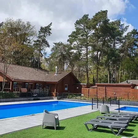 Met 3 Slaapkamers In Bosrijke Omgeving